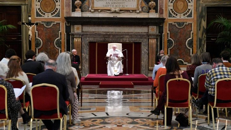 O Papa Francisco com os membros da Diaconia da Beleza