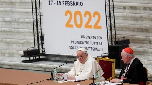 El Papa inaugura simposio sobre sacerdocio con “cuatro cercanías"