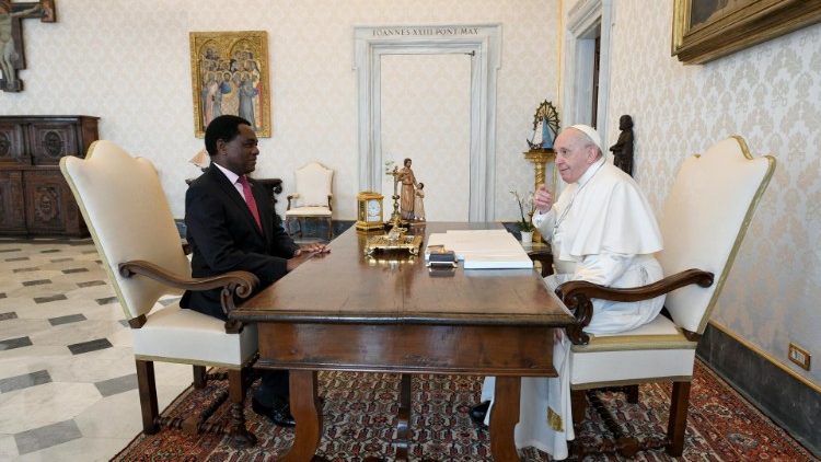Hakainde Hichilema con el Papa