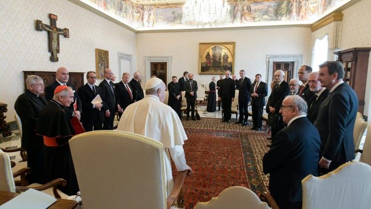 Papa Francesco nell'incontro con la delegazione dell'Ordine dei Cavalieri di Malta