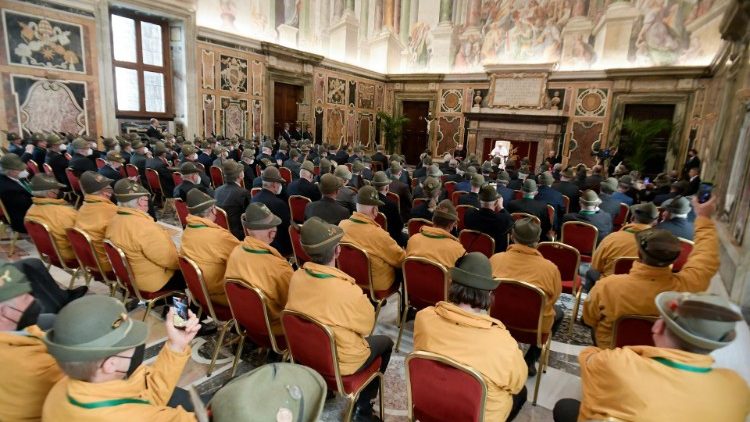 La audiencia del Papa a los Alpinos italianos