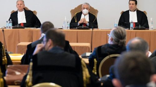 O processo no Vaticano prossegue, rejeitadas todas as exceções da defesa