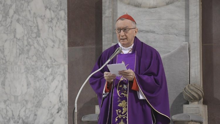Parolin bíboros olvasta fel Ferenc pápa homíliáját  
