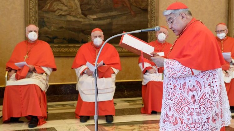 Kardinal Semeraro bere življenjepise bodočih svetnikov