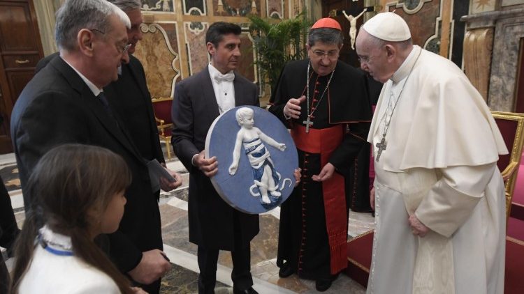 El Papa con los miembros de la Asociación Proyecto Agata Smeralda