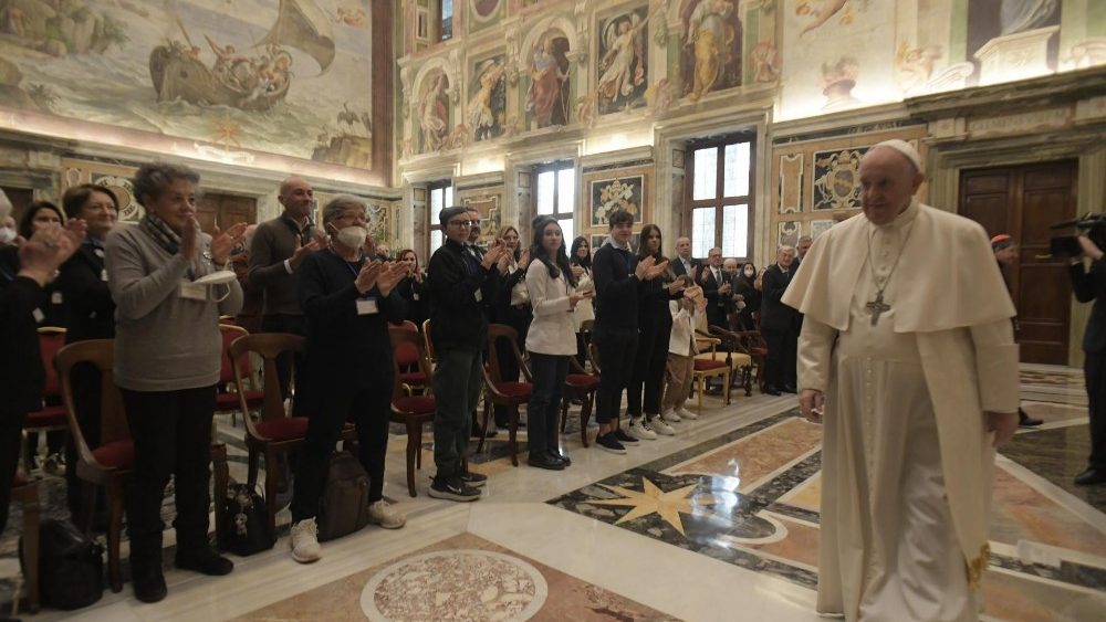 Audincia do Papa  Associa??o Projeto ?gata Esmeralda (Vatican Media)