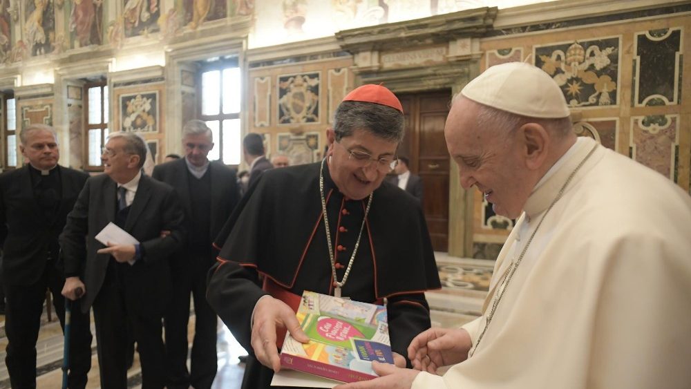 Audincia do Papa  Associa??o Projeto ?gata Esmeralda (Vatican Media)