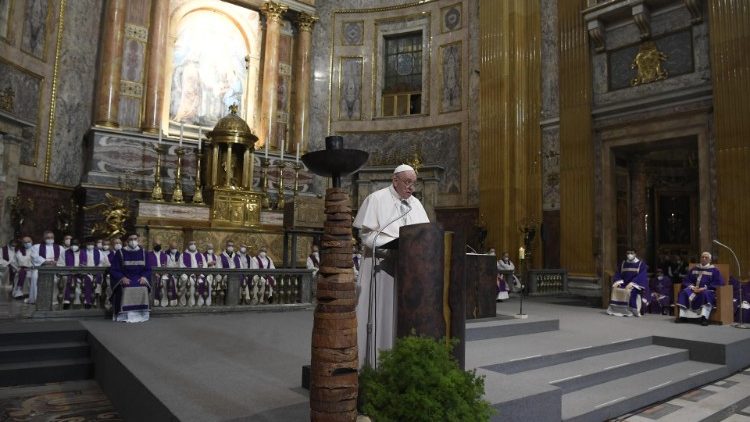 Popiežius Romos Švč. Jėzaus vardo bažnyčioje