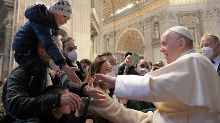 Baba Mtakatifu Francisko anawaalika wazazi na walezi kuzingatia mfumo wa elimu shirikishi na ukarimu utakaosaidia ujenzi wa udugu wa kibinadamu.
