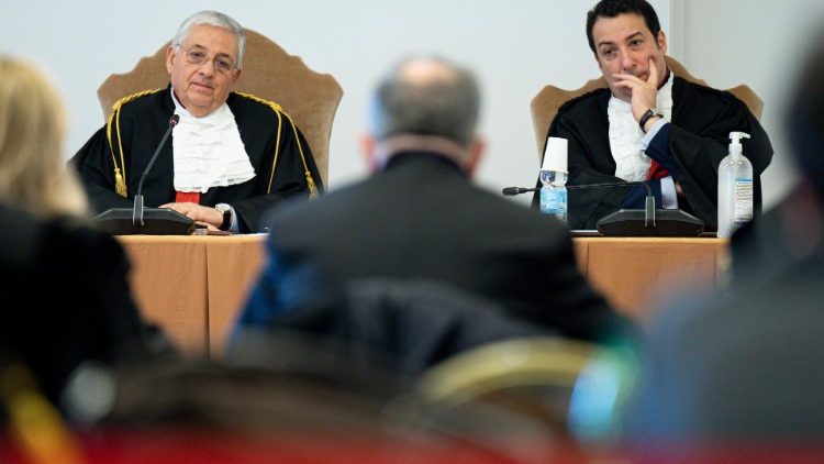 Processo do Tribunal Vaticano sobre a gestão de fundos da Santa Sé - Audiência de 17-03-2022 (Vatican Media)