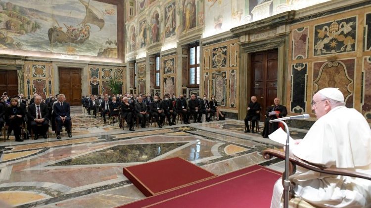 Papa Franjo sa sudionicima međunarodne konferencije „Odgoj za demokraciju u fragmentiranome svijetu“.