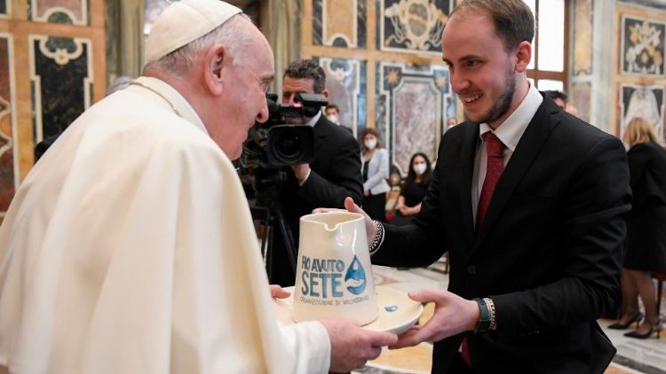 Papie?: wojna jest krokiem wstecz