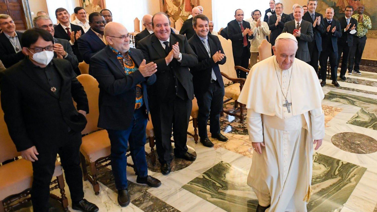 Il Papa: superare la concezione illuminista ideologica dell’educazione