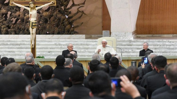 Папа Франциск на встрече в Ватикане с делегатами 32-го учебного курса для исповедников (25 марта 2022 г.)