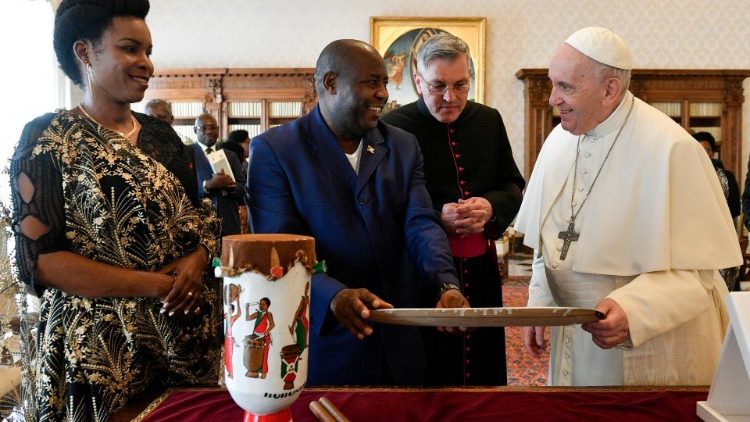 Burundian President exchanges gifts with Pope Francis