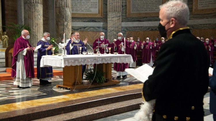 En la Basílica de San Pablo Extramuros, cardenal Pietro Parolin celebra misa 