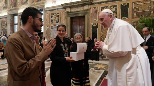 Папа корінним канадцям: прошу в вас прощення; вчитися з помилок минулого