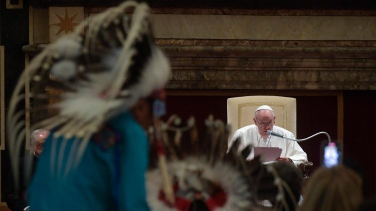 Papin susret s kanadskim autohtonim narodima u Vatikanu, 2022. 