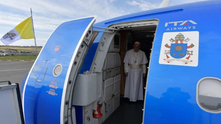 Il Papa nell'Airbus A320 di Ita Airways