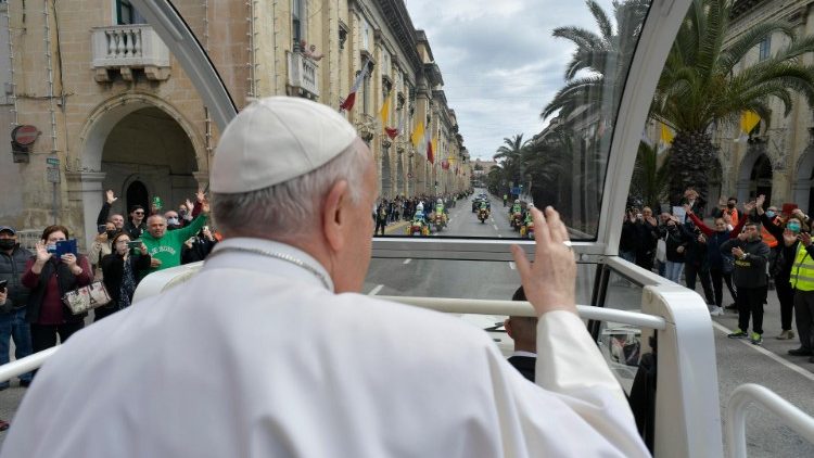 El Papa por las calles de Malta