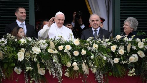 Påven: Människorna törstar efter fred - mänsklighet framför allt