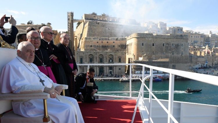 Popiežius kelte pakeliui į Goco salą