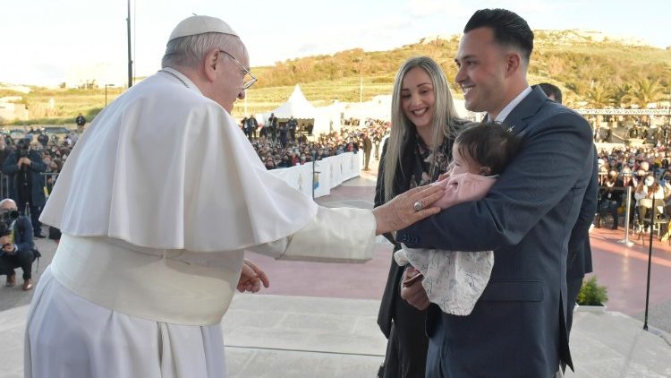  Il Papa con la figlia, il genero e la nipotina Idi Sandi e Domenico