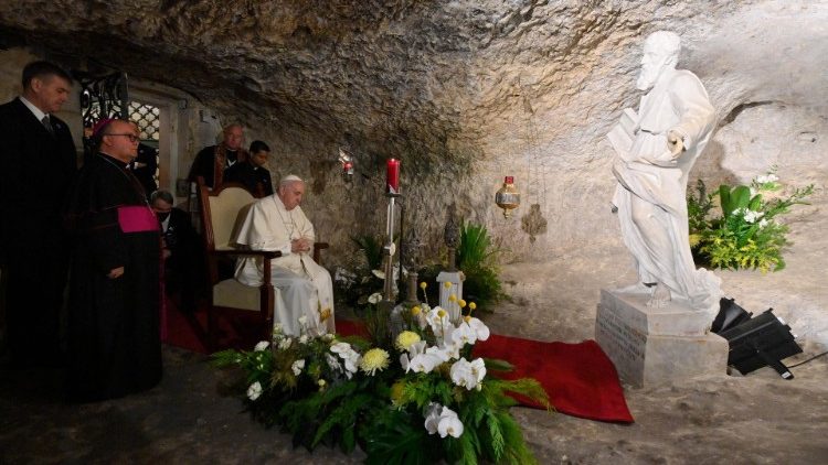 Papa Francisc, în rugăciune în Grota Sfântului Apostol Paul, în Malta
