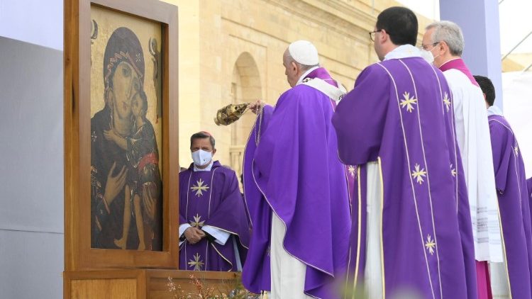 Santa Missa na Praça dos Celeiros, em Floriana, Malta
