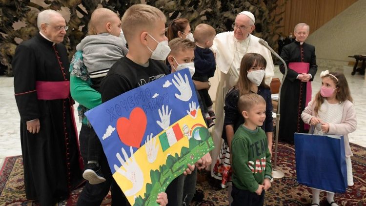 Sveti oče in otroci iz Ukrajine