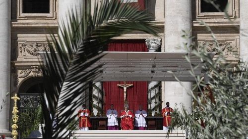 Il Papa: nella follia della guerra si torna a crocifiggere Cristo