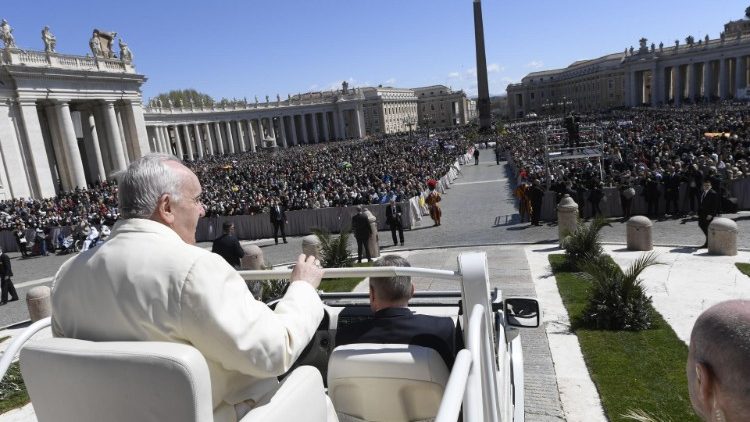 Der Papst auf dem Petersplatz am vergangenen Palmsonntag