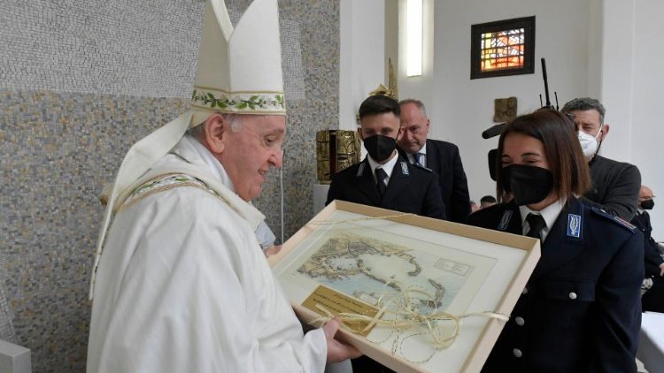 Besuch im Gefängnis von Civitavecchia: Geschenke für den Papst