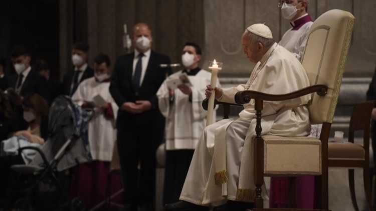 El Papa Francisco en la Vigilia Pascual