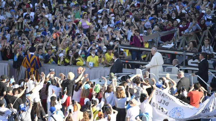 Il Papa tra i giovani