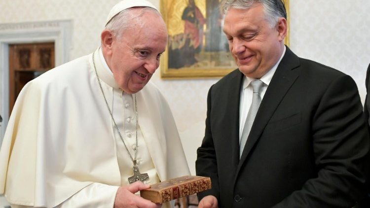 Troca de presentes entre o Papa e Viktor Orbán