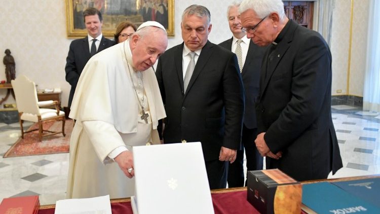I doni del Papa a Orbán