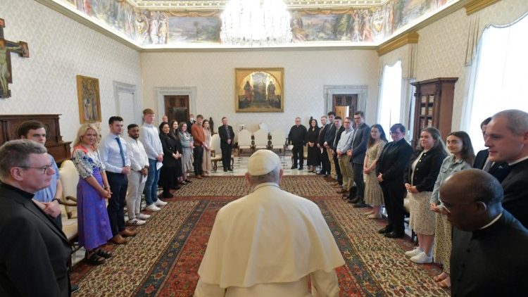 Il Papa incontra un gruppo di studenti della Cappellania Cattolica della Queen's University di Belfast