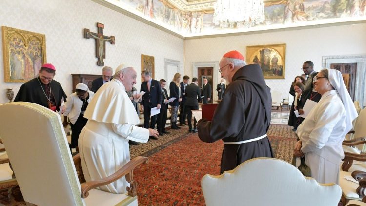 Popiežius priėmė nepilnamečių apsaugos komisijos narius