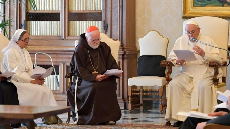 Papa s članovima Papinske komisije za zaštitu maloljetnika 