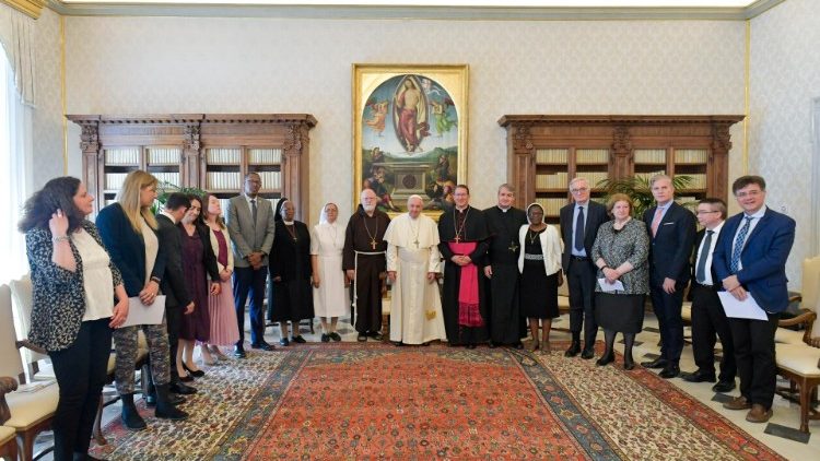 El Papa Francisco recibe en audiencia a los Miembros de la Comisión Pontificia para la Protección de Menores 