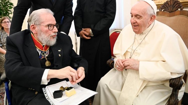 Папа Франциск на встрече с фармацевтами-католиками (Ватикан, 2 мая 2022 г.)