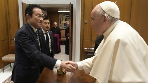  Il Papa al premier giapponese: inconcepibile l’uso e il possesso delle armi nucleari