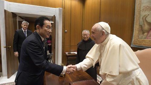 Japans Premierminister beim Papst - Absage an Nuklearwaffen