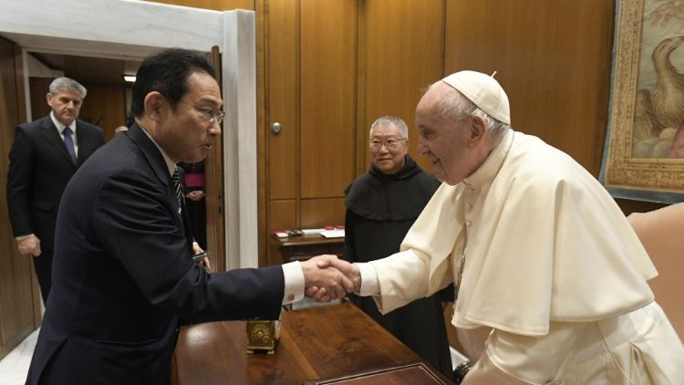 Pope Francis shakes hands with PM Fumio Kishida