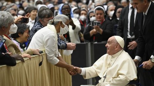 Папа – монахиням: признать свою и чужую слабость