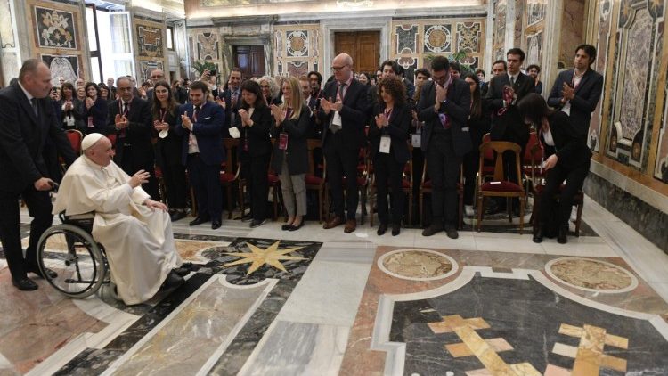 Папа Франциск на встрече с делегатами Университета Мачераты (Ватикан, 9 мая 2022 г.)
