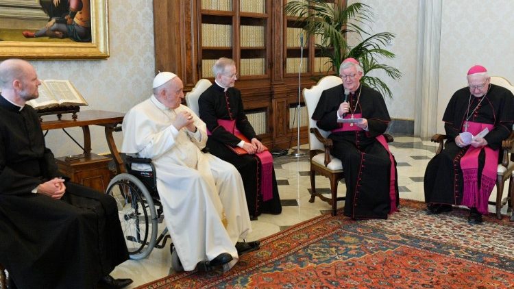 Папа Франциск на встрече с членами Международной англиканско-католической комиссии (Ватикан, 13 мая 2022 г.)