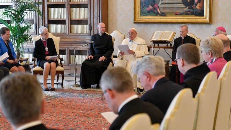 O Papa com os membros da Comissão Internacional Anglicana e Católica Romana