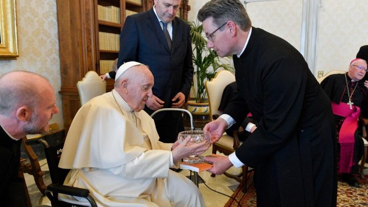 البابا فرنسيس يستقبل أعضاء اللجنة الأنغليكانية الرومانية الكاثوليكية الدولية